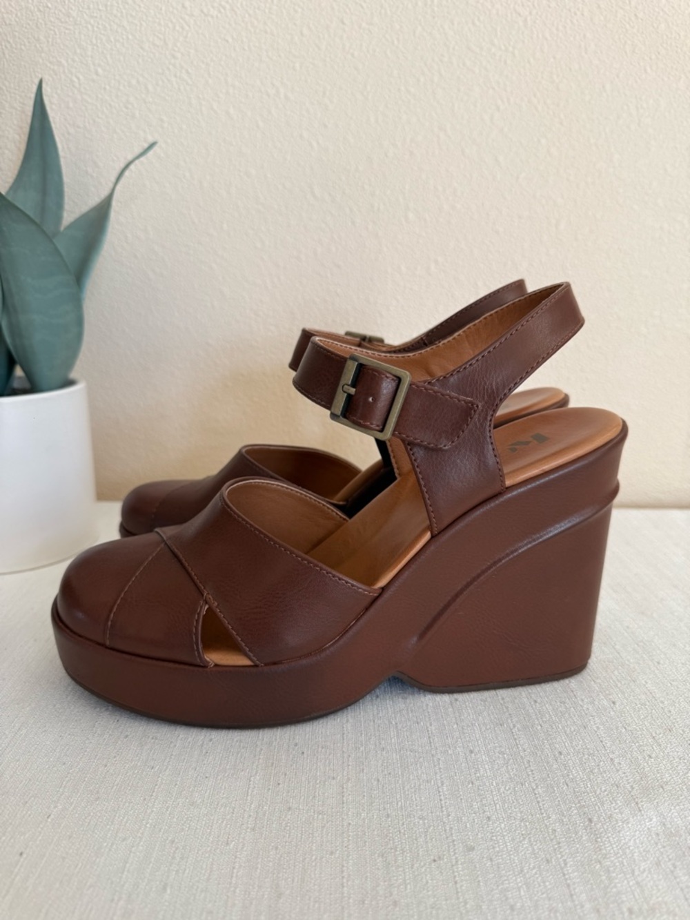 New Korks Brown Faux Leather Wedge Sandals with Ankle Strap - Picture 3 of 11
